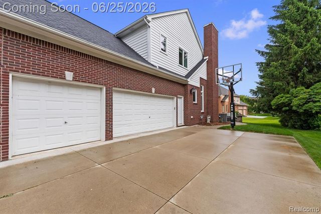 3612 Sleepy Fox Drive, Rochester Hills, MI 48309