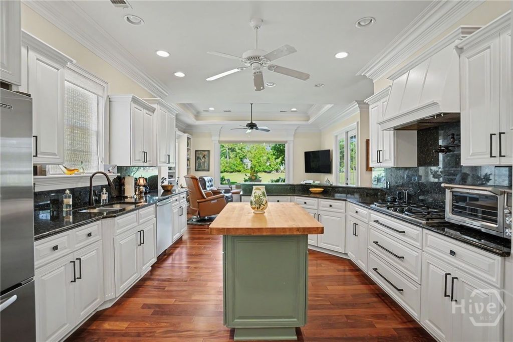 Image 12 of property listing at 33 Cabbage Crossing, Savannah, GA 31411
