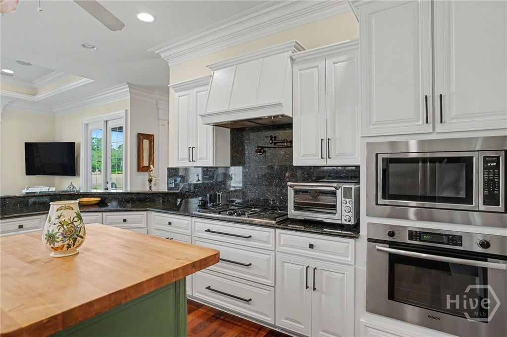 Image 13 of property listing at 33 Cabbage Crossing, Savannah, GA 31411