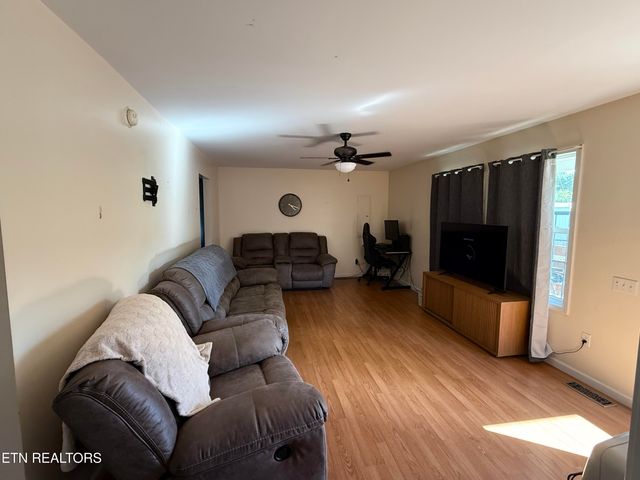 7913 Morgan Co Hwy, Sunbright, TN 37872