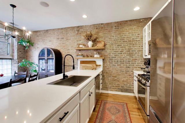 1235 W George Street 106, Chicago, IL 60657