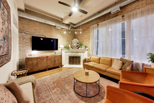 1235 W George Street 106, Chicago, IL 60657