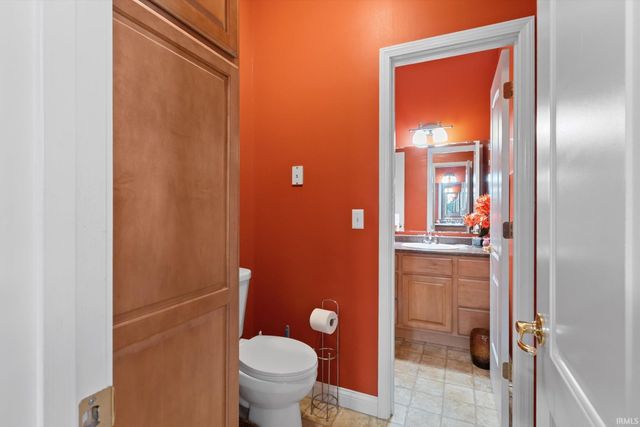 5813 Wayne Trace, Fort Wayne, IN 46816