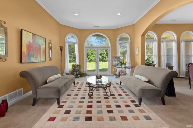5813 Wayne Trace, Fort Wayne, IN 46816