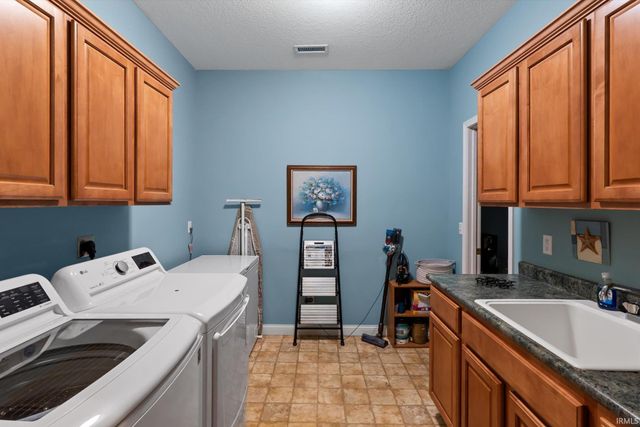 5813 Wayne Trace, Fort Wayne, IN 46816