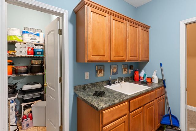 5813 Wayne Trace, Fort Wayne, IN 46816