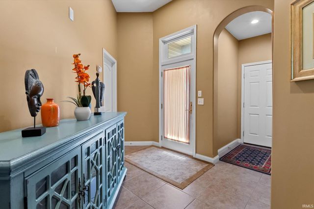 5813 Wayne Trace, Fort Wayne, IN 46816