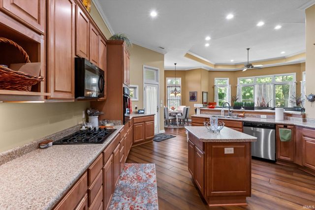 5813 Wayne Trace, Fort Wayne, IN 46816