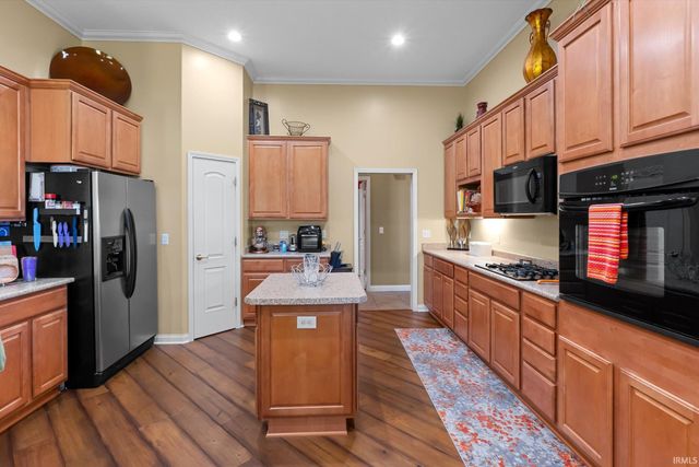 5813 Wayne Trace, Fort Wayne, IN 46816