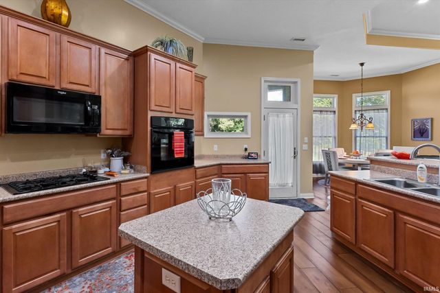 5813 Wayne Trace, Fort Wayne, IN 46816