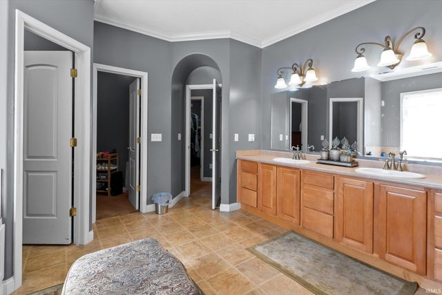 5813 Wayne Trace, Fort Wayne, IN 46816