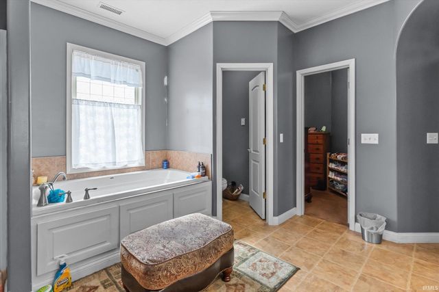5813 Wayne Trace, Fort Wayne, IN 46816