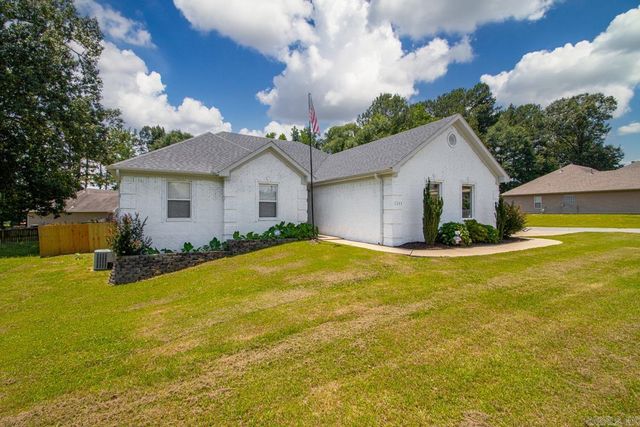 3201 McKensie Drive, Benton, AR 72015