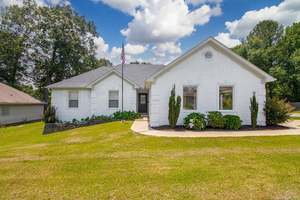 3201 McKensie Drive, Benton, AR 72015