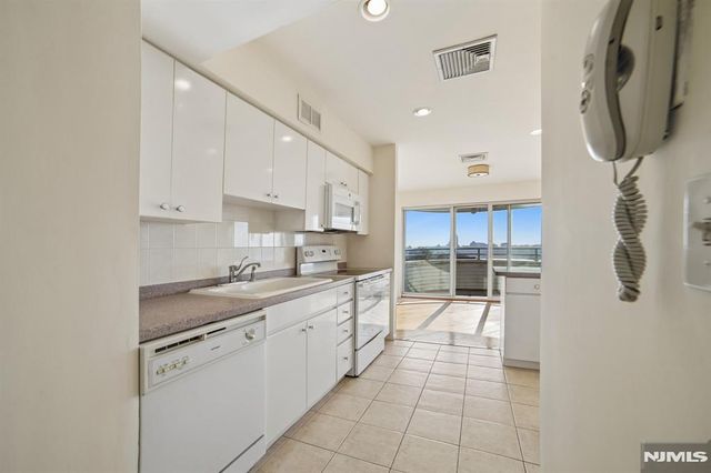 364 PALISADE Avenue 5E, Cliffside Park, NJ 07010