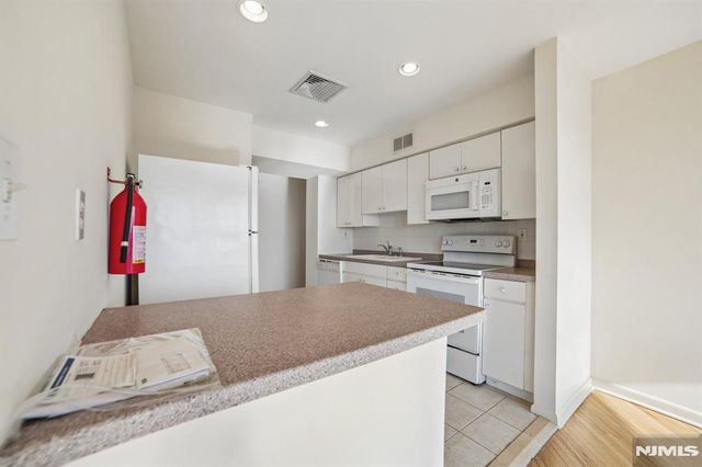 364 PALISADE Avenue 5E, Cliffside Park, NJ 07010