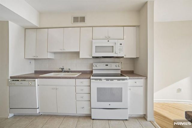 364 PALISADE Avenue 5E, Cliffside Park, NJ 07010