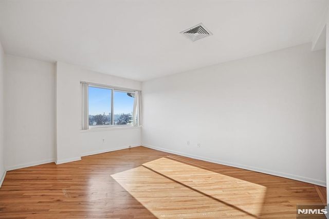 364 PALISADE Avenue 5E, Cliffside Park, NJ 07010