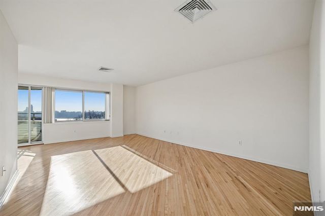 364 PALISADE Avenue 5E, Cliffside Park, NJ 07010