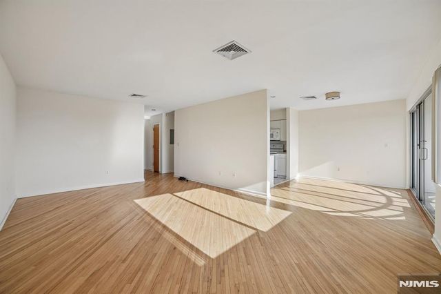 364 PALISADE Avenue 5E, Cliffside Park, NJ 07010