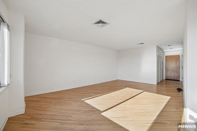 364 PALISADE Avenue 5E, Cliffside Park, NJ 07010