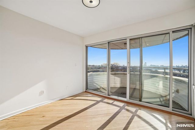 364 PALISADE Avenue 5E, Cliffside Park, NJ 07010