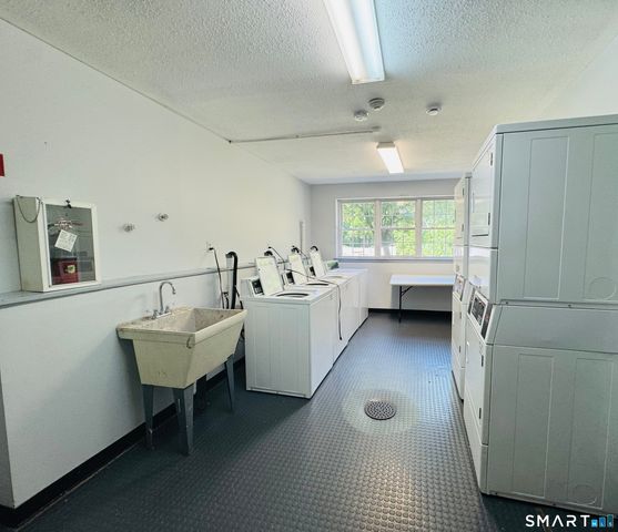 1070 New Haven Avenue 72, Milford, CT 06460
