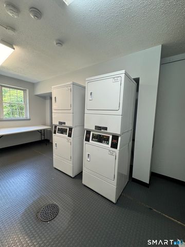 1070 New Haven Avenue 72, Milford, CT 06460