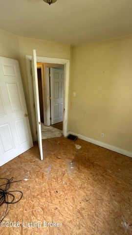 4715 S 1st St, Louisville, KY 40214