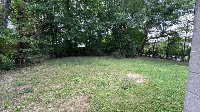 4715 S 1st St, Louisville, KY 40214