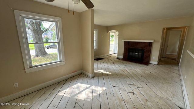 4715 S 1st St, Louisville, KY 40214