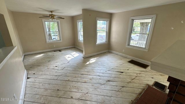 4715 S 1st St, Louisville, KY 40214