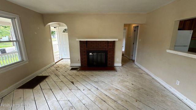 4715 S 1st St, Louisville, KY 40214