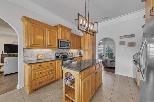 2415 Lakewood Circle, Cabot, AR 72023