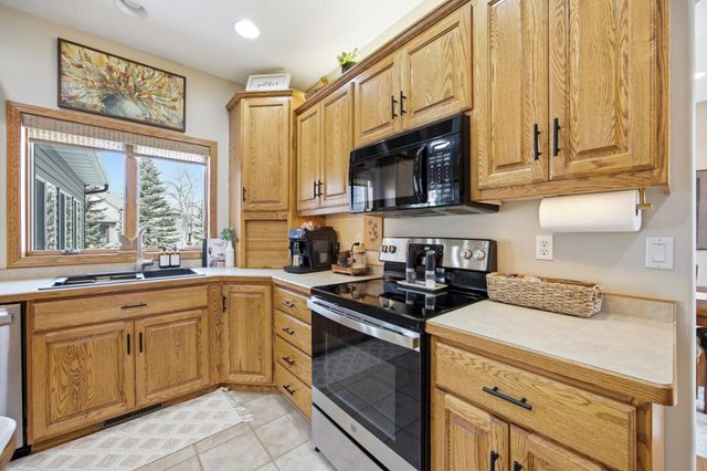 645 Evergreen Circle, Oxbow, ND 58047