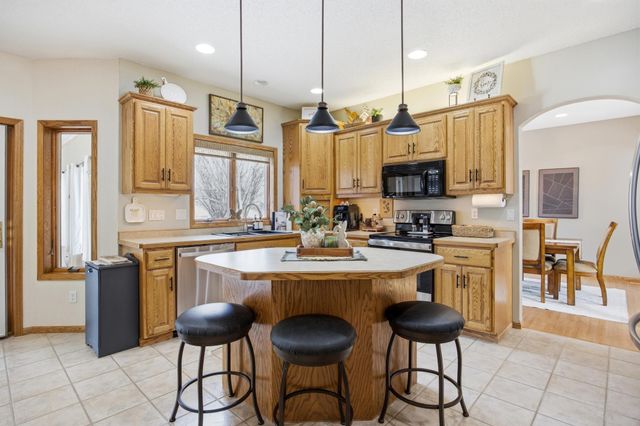 645 Evergreen Circle, Oxbow, ND 58047