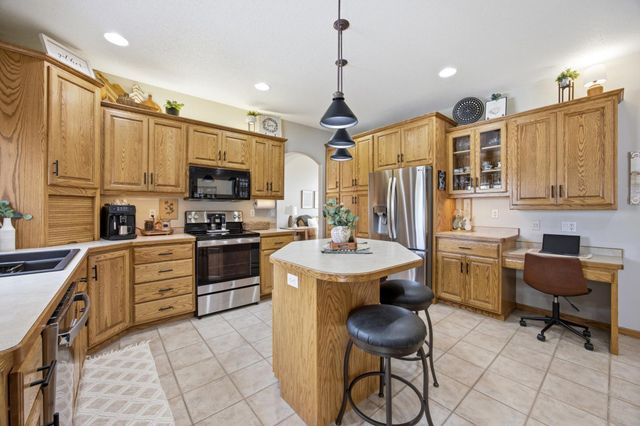 645 Evergreen Circle, Oxbow, ND 58047