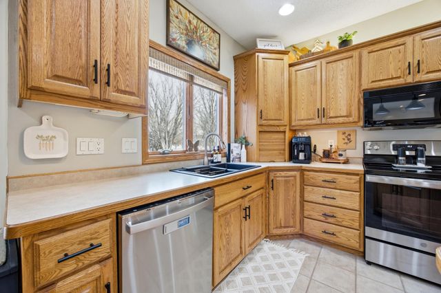 645 Evergreen Circle, Oxbow, ND 58047