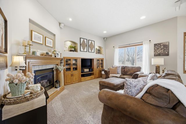 645 Evergreen Circle, Oxbow, ND 58047