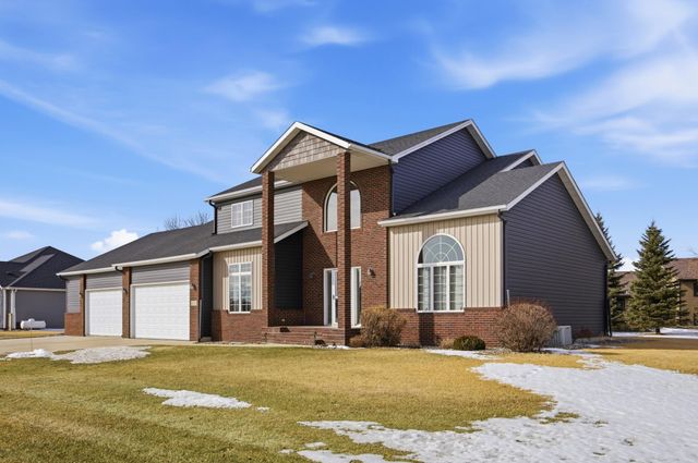 645 Evergreen Circle, Oxbow, ND 58047