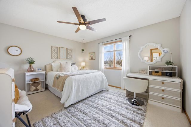 645 Evergreen Circle, Oxbow, ND 58047