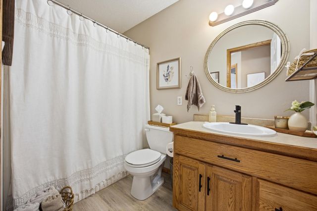 645 Evergreen Circle, Oxbow, ND 58047