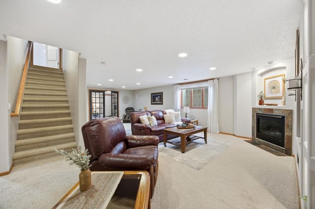 645 Evergreen Circle, Oxbow, ND 58047