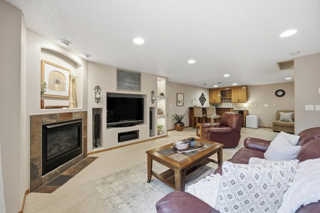 645 Evergreen Circle, Oxbow, ND 58047