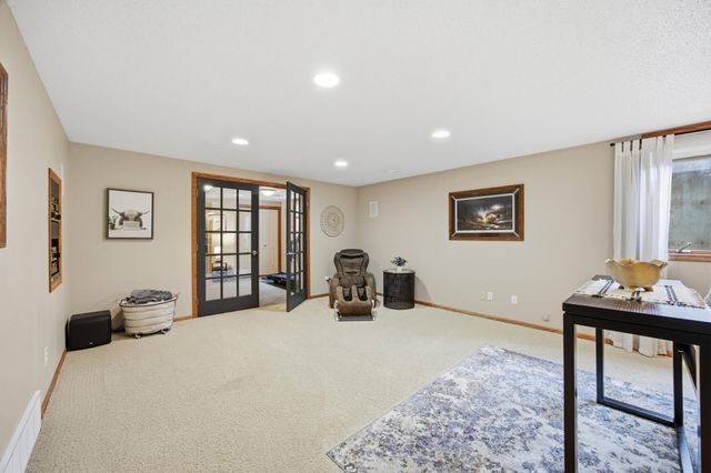 645 Evergreen Circle, Oxbow, ND 58047