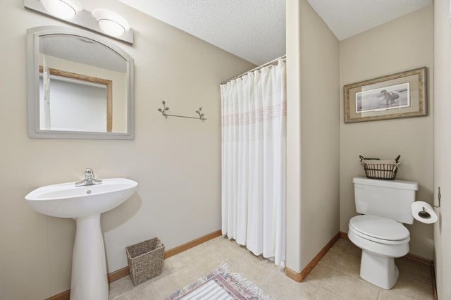 645 Evergreen Circle, Oxbow, ND 58047