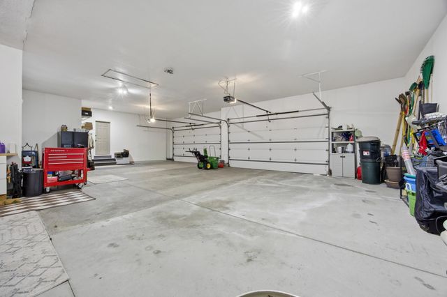 645 Evergreen Circle, Oxbow, ND 58047