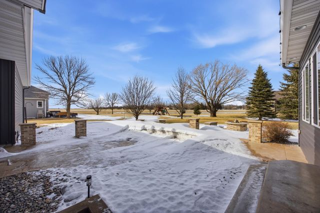 645 Evergreen Circle, Oxbow, ND 58047