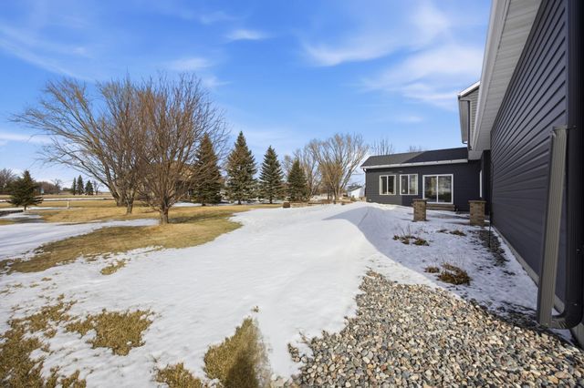 645 Evergreen Circle, Oxbow, ND 58047