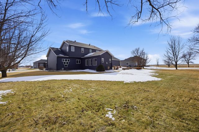 645 Evergreen Circle, Oxbow, ND 58047